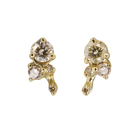 Cluster champagne diamonds studs in yellow gold.