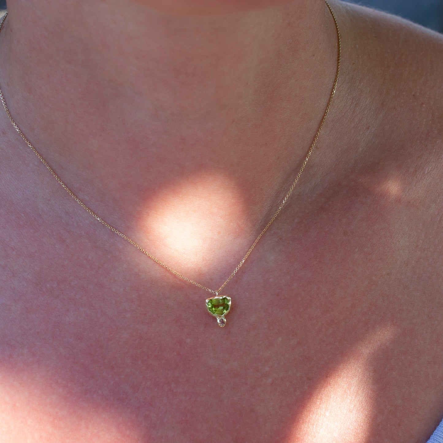 ONE OF A KIND TULIP VERDE PENDANT NECKLACE - PERIDOT & PADPARADSCHA SAPPHIRE
