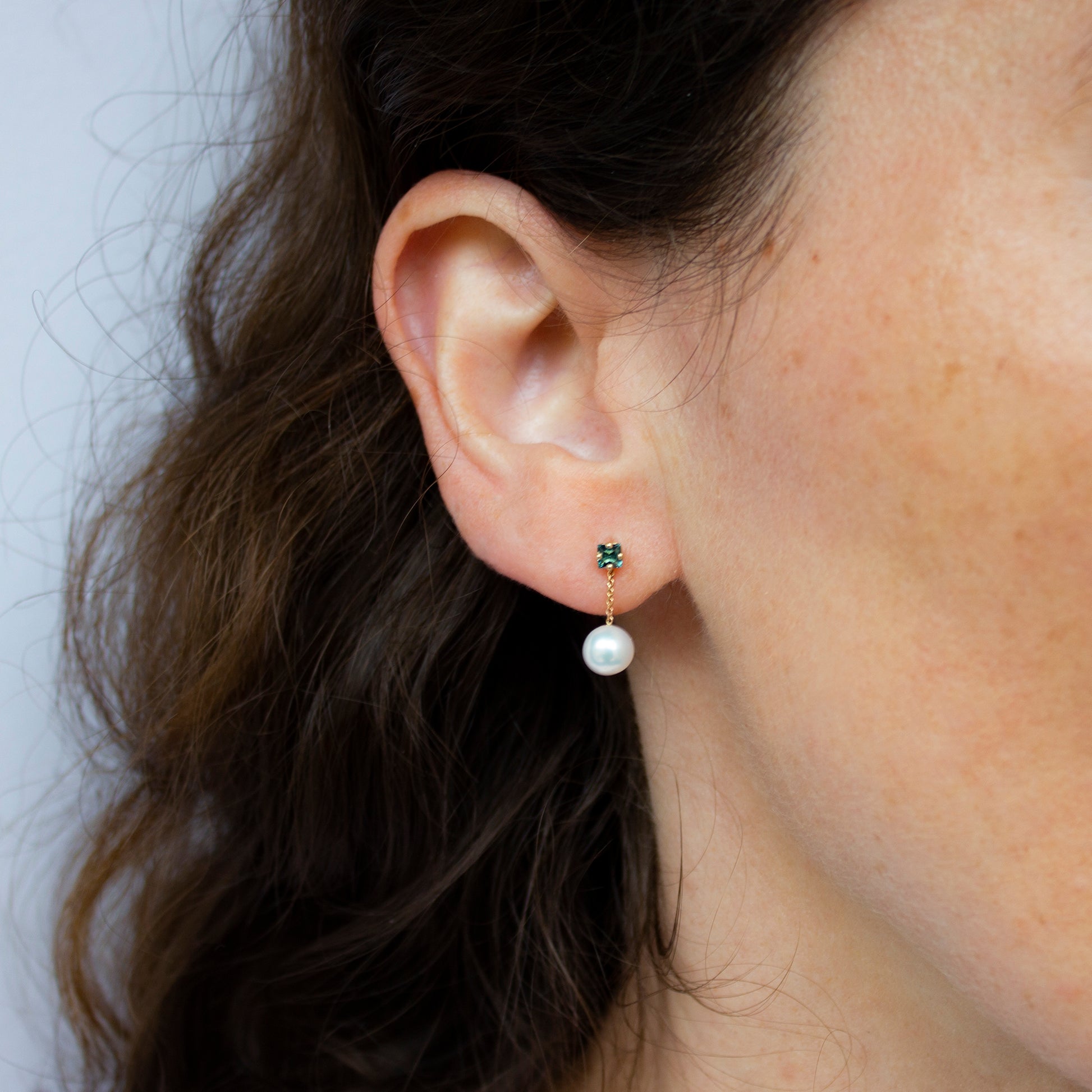 POEMA SMALL EARRINGS - TOURMALINE AND PEARL - Irena Chmura Jewellery