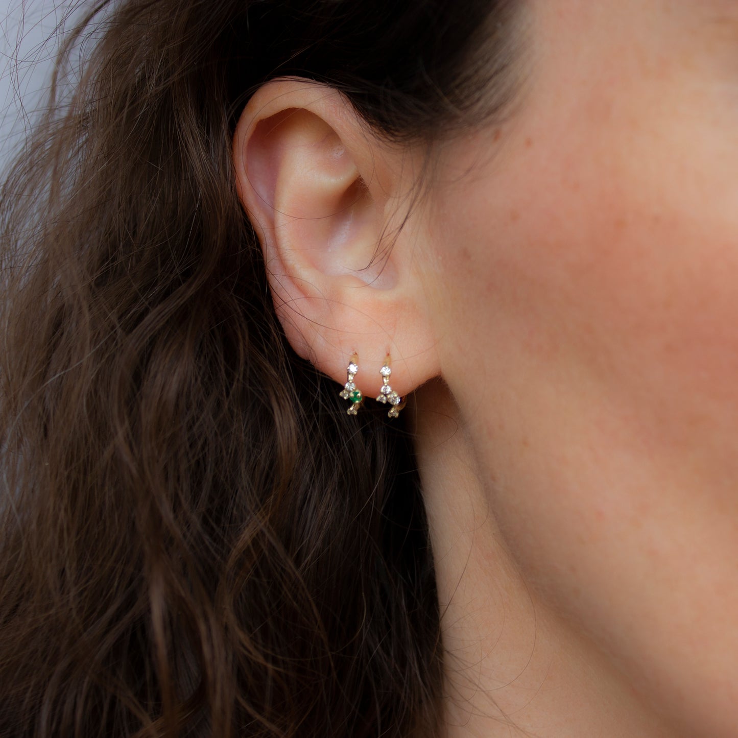 ANTHEIA HOOPS SMALL - EMERALD AND WHITE DIAMONDS - Irena Chmura Jewellery