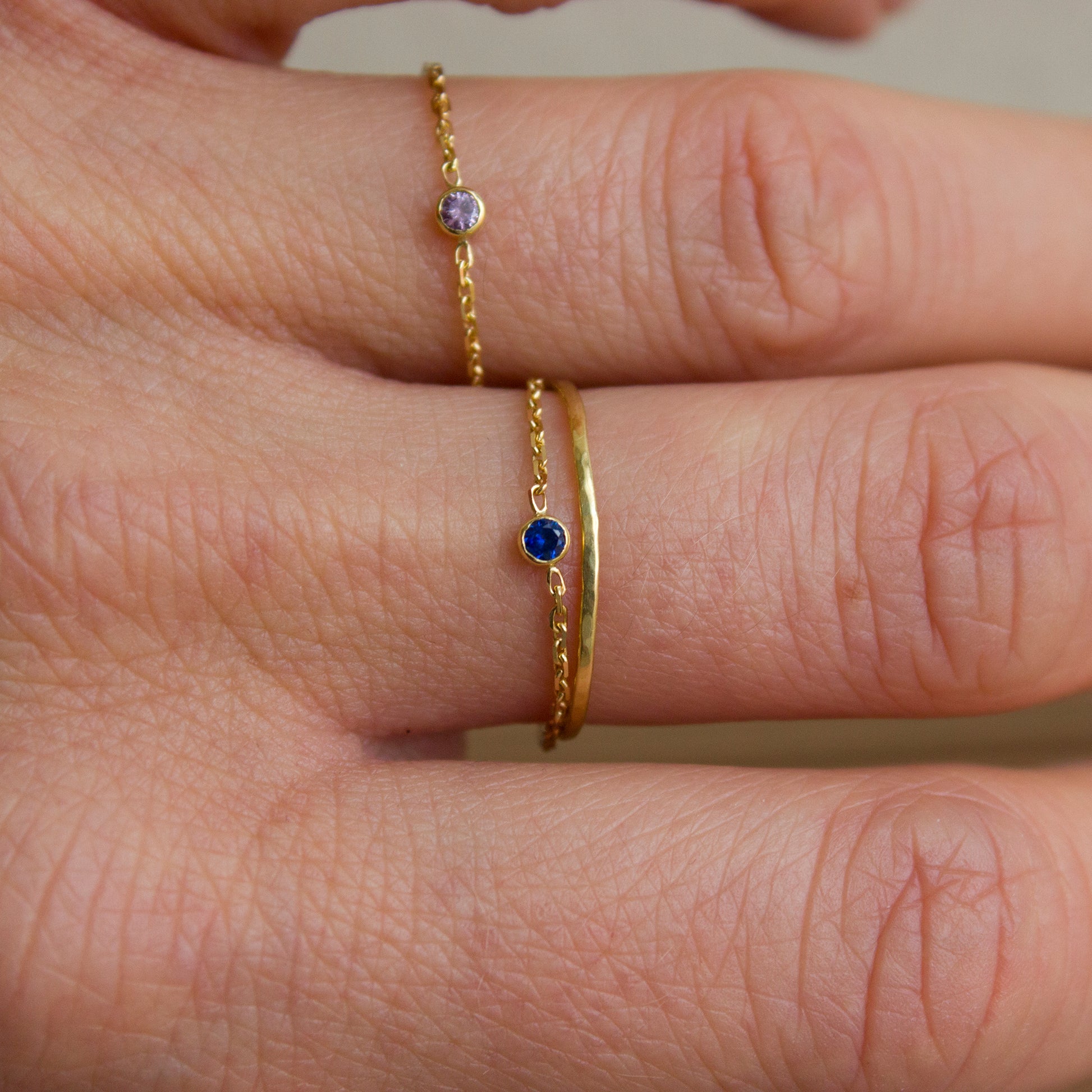 BLUE SAPPHIRE CHAIN RING - Irena Chmura Jewellery