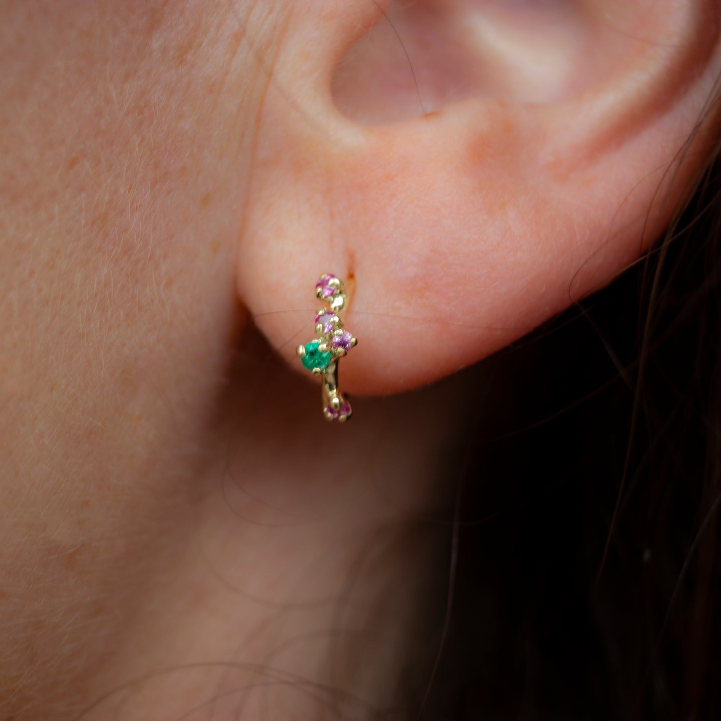 ANTHEIA HOOPS SMALL - EMERALD AND PINK SAPPHIRES - Irena Chmura Jewellery